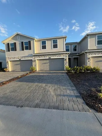 $2,700 | 466 Thompson Village Avenue, Apopka, FL 32703