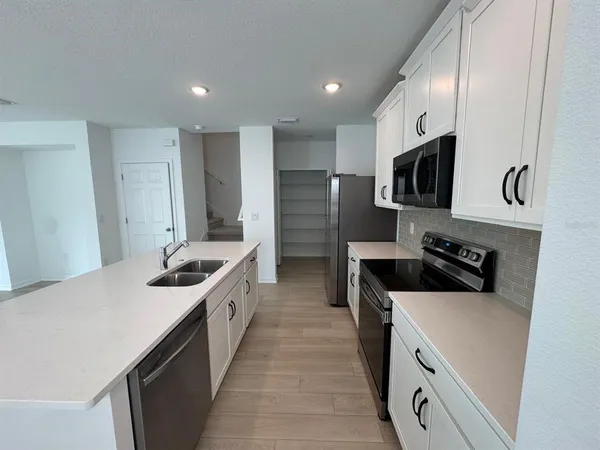 $2,700 | 466 Thompson Village Avenue, Apopka, FL 32703