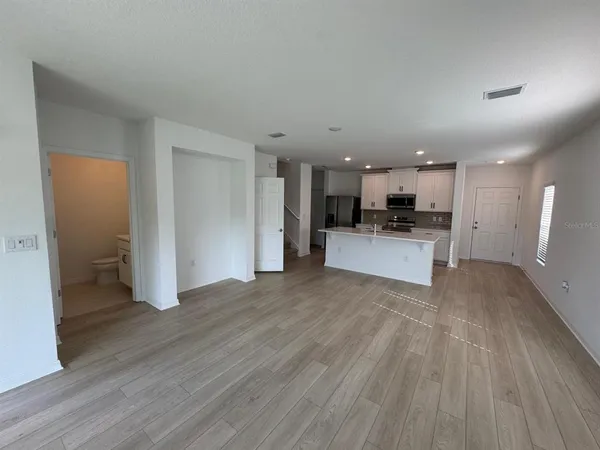 $2,700 | 466 Thompson Village Avenue, Apopka, FL 32703