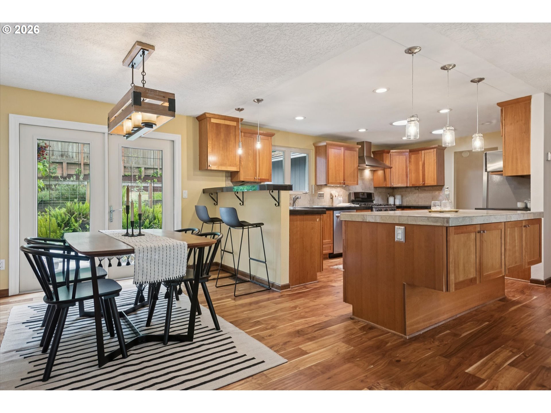 868 Southwest Troy Street Portland, OR 97219 - Photo 11 of 34 Kitchen/Dining Room