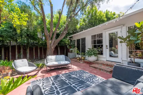 $1,100,000 | 22217 Ybarra Road, Woodland Hills, CA 91364
