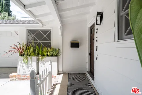 $1,100,000 | 22217 Ybarra Road, Woodland Hills, CA 91364