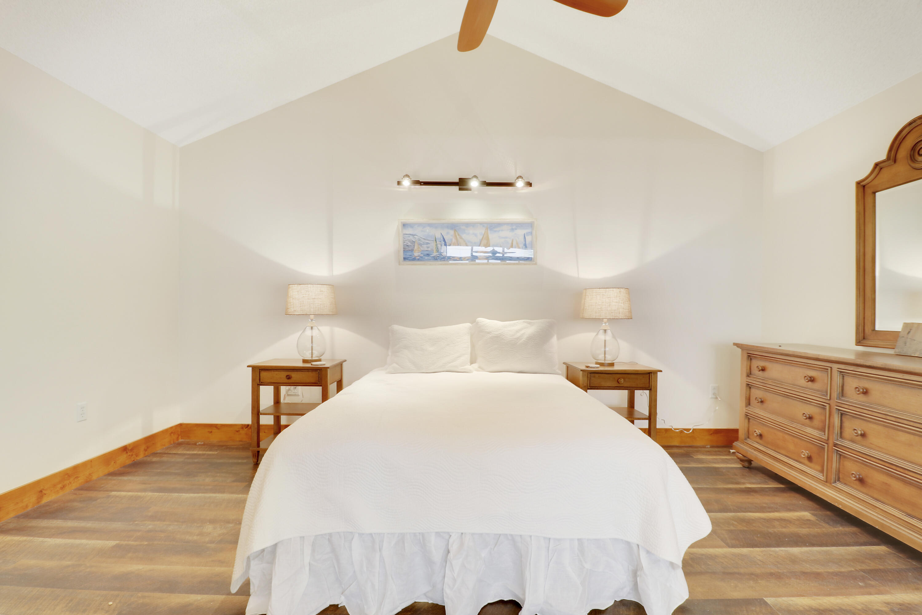 109 Seashore Drive Jupiter, FL 33477 - Photo 17 of 46 Master Suite w. Vaulted Ceiling