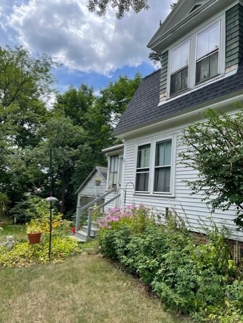 31 Chamberlain Street Rochester, NH 03867 - Photo 4 of 27 Gallery Image 4