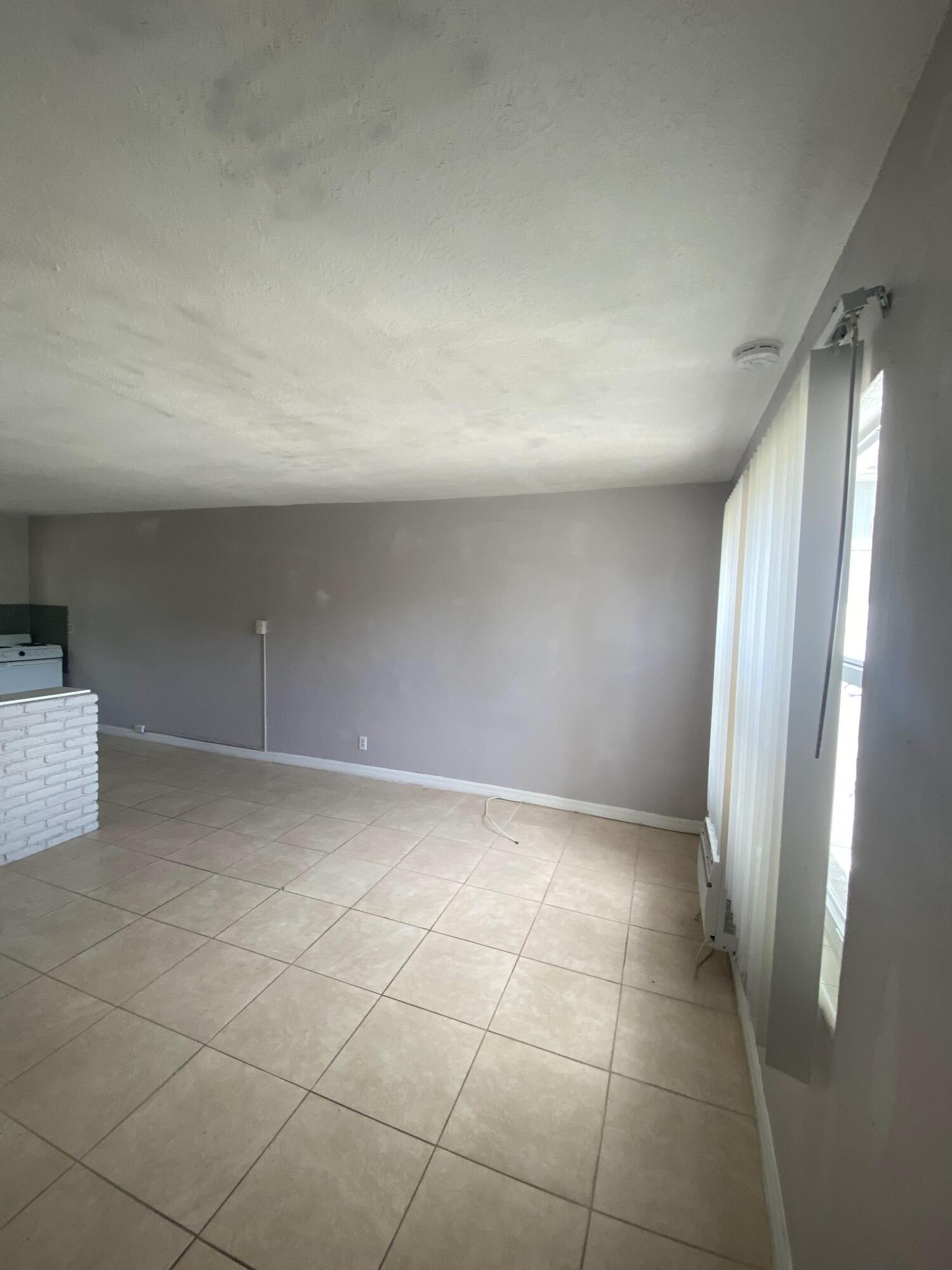 1820 Redbank Road, Unit 2 West Palm Beach, FL 33408 - Photo 4 of 12 4