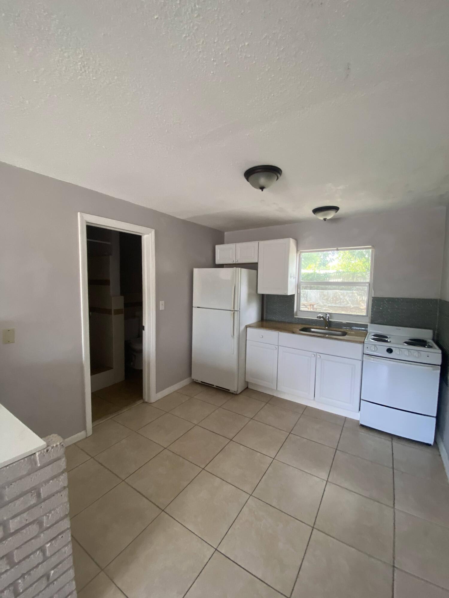 1820 Redbank Road, Unit 2 West Palm Beach, FL 33408 - Photo 8 of 12 8