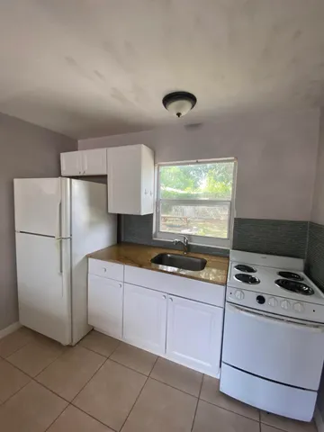 $1,475 | 1820 Redbank Road, Unit 2, West Palm Beach, FL 33408