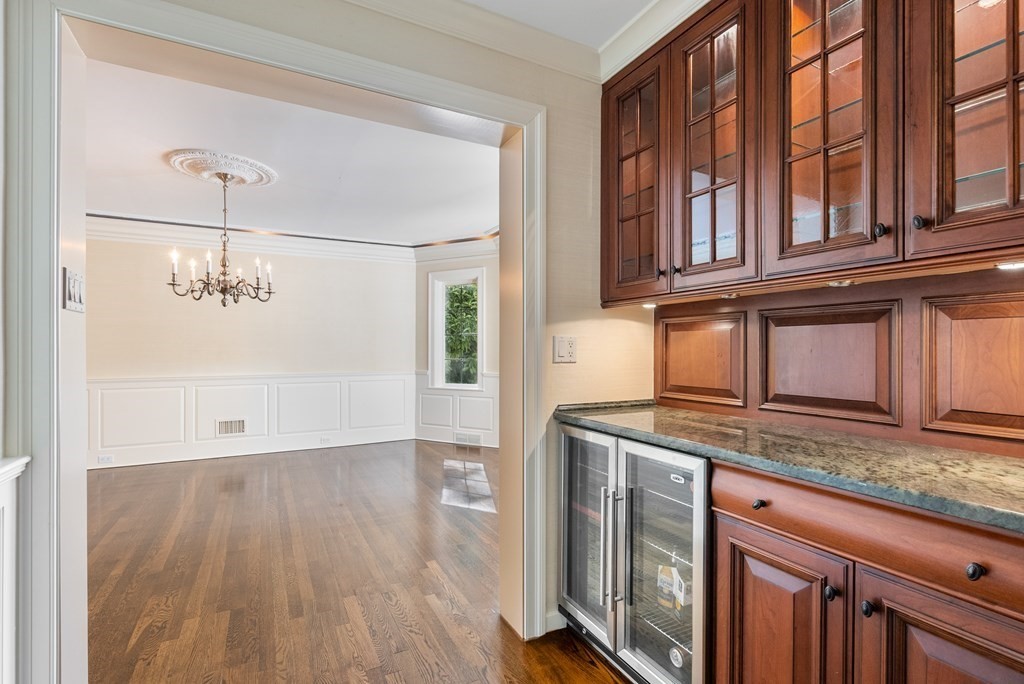 42 Old Colony Road Wellesley, MA 02481 - Photo 12 of 36