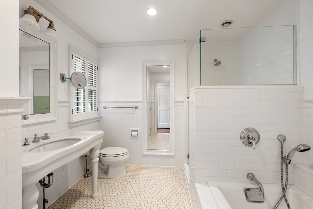 42 Old Colony Road Wellesley, MA 02481 - Photo 21 of 36