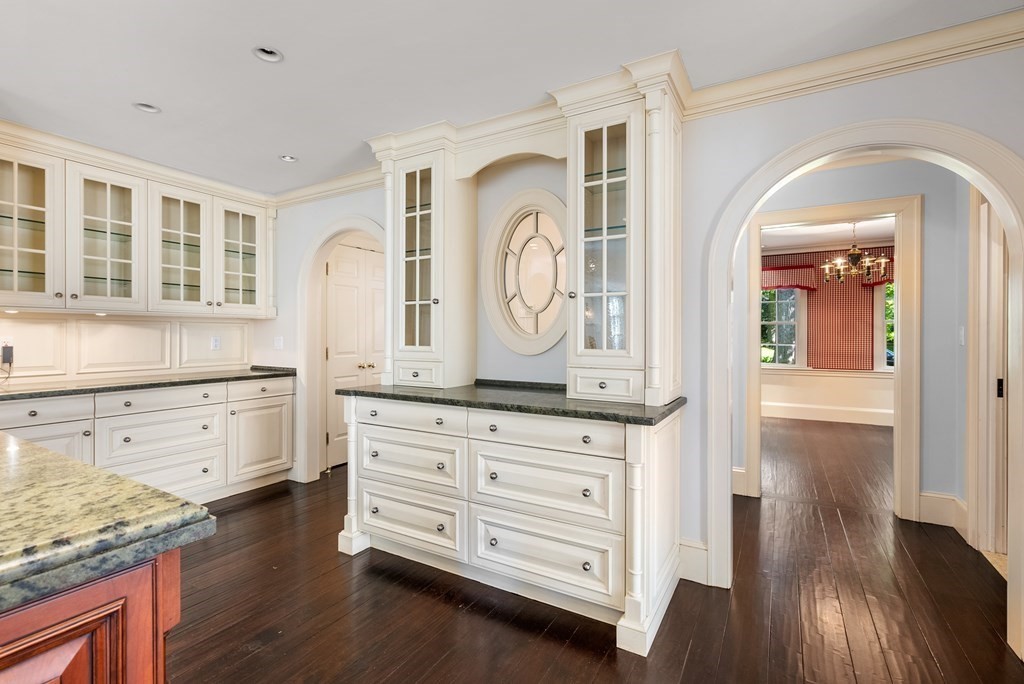 42 Old Colony Road Wellesley, MA 02481 - Photo 8 of 36