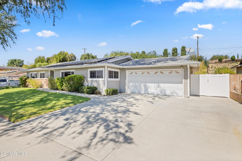 4477 Hempstead Street Simi Valley, CA 93063 - Photo 2 of 25