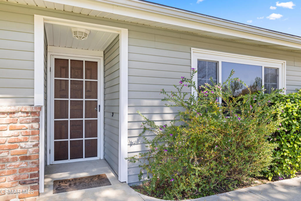 4477 Hempstead Street Simi Valley, CA 93063 - Photo 3 of 25