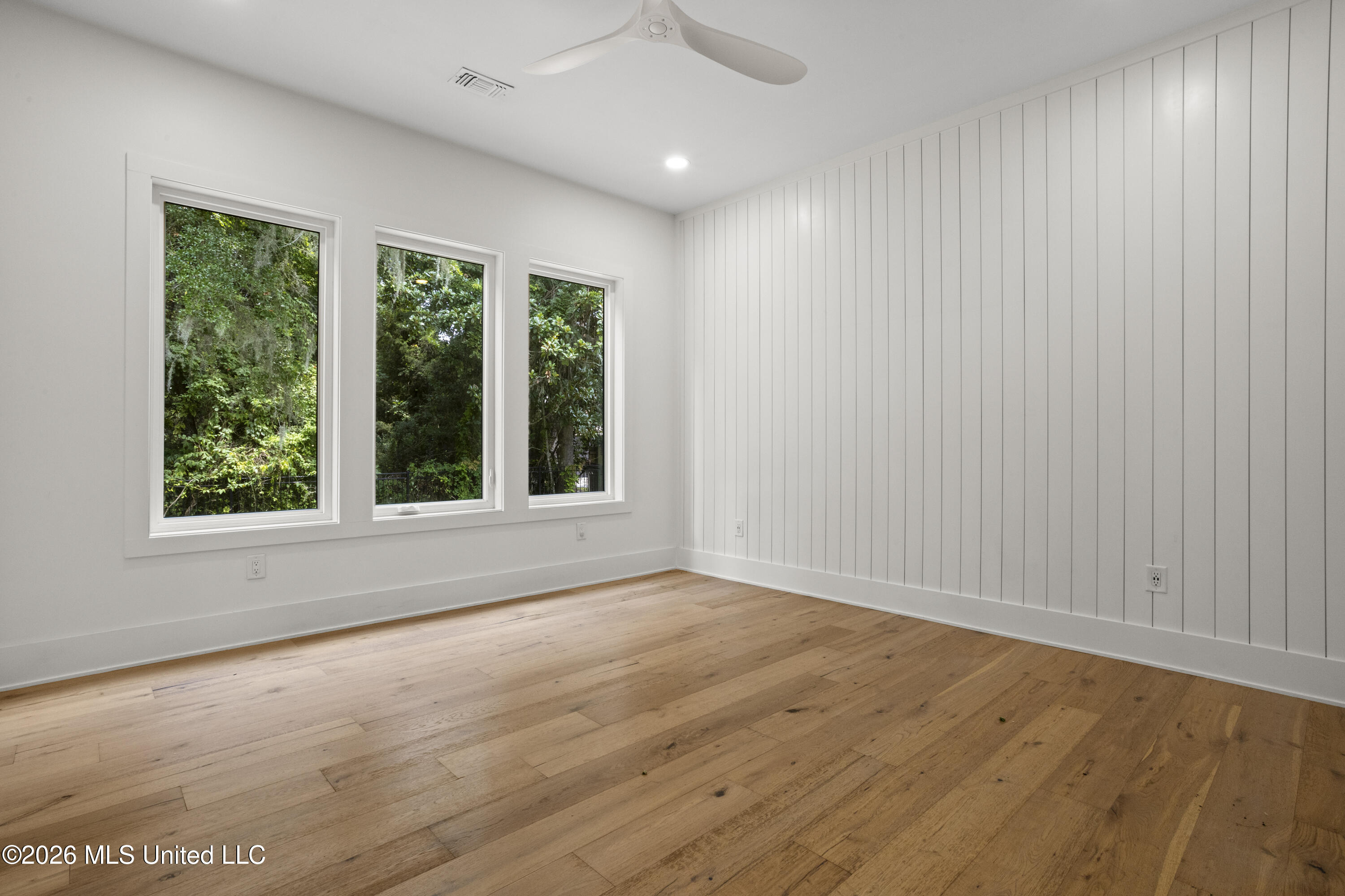 305 Beach Hill Road Ocean Springs, MS 39564 - Photo 25 of 63 Primary Bedroom