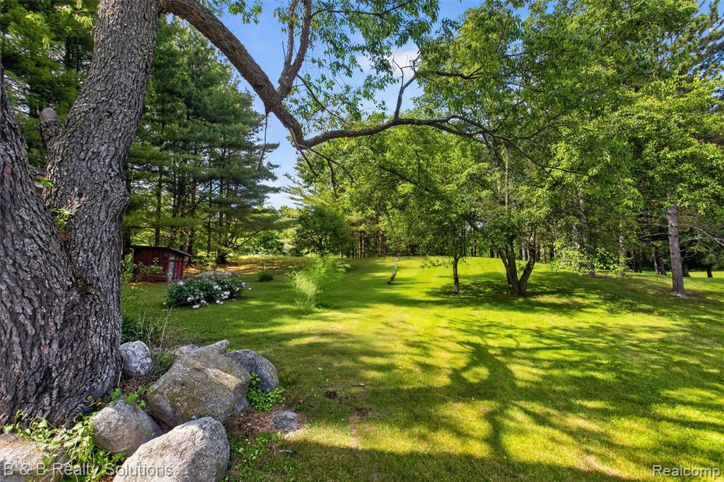 5544 Piersonville Road Columbiaville, MI 48421 - Photo 11 of 49