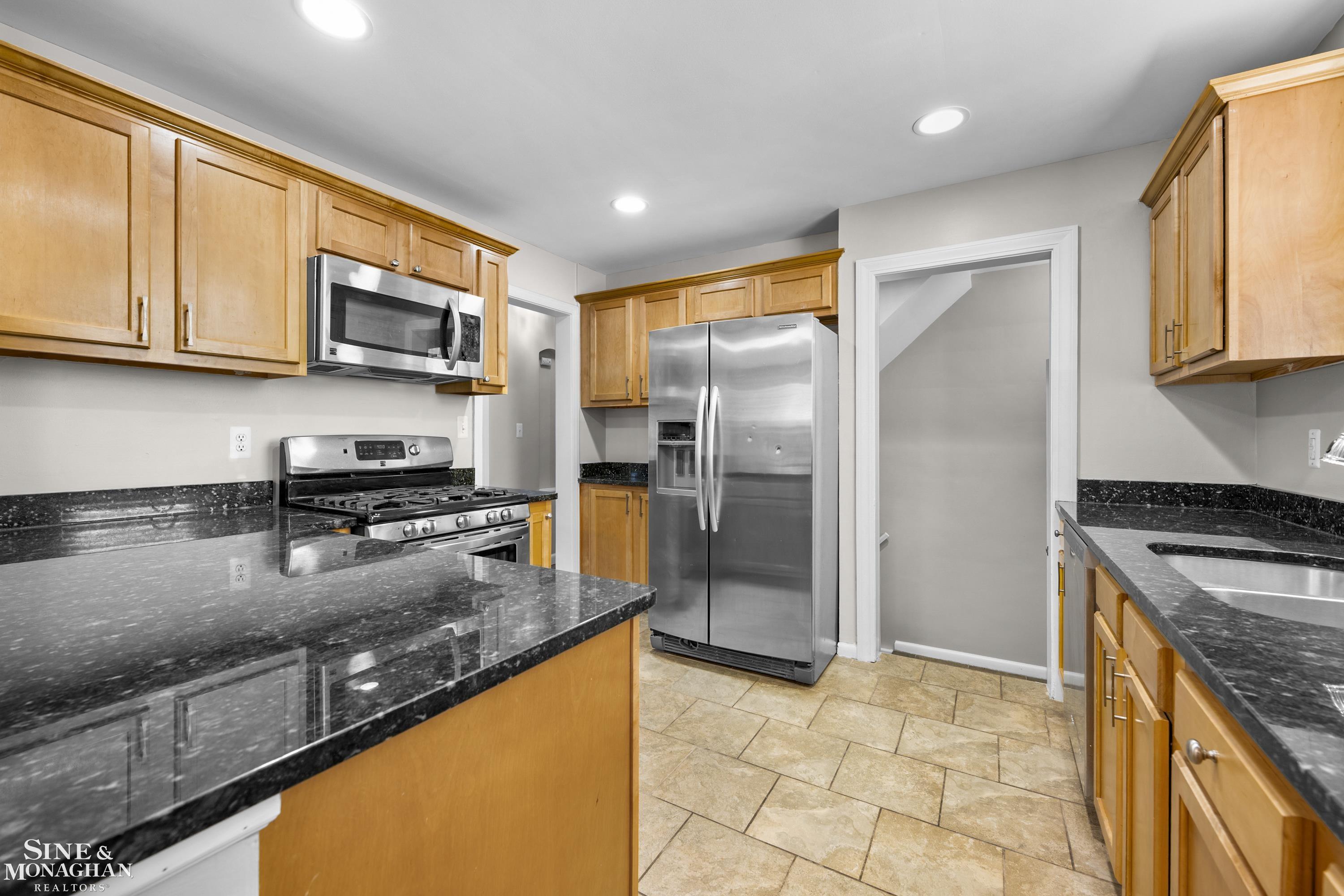 2134 Hawthorne Road Grosse Pointe, MI 48236 - Photo 9 of 49 50187927-b033fa6e-cd59-4c09-b4dd-c73875f165a3.JPG