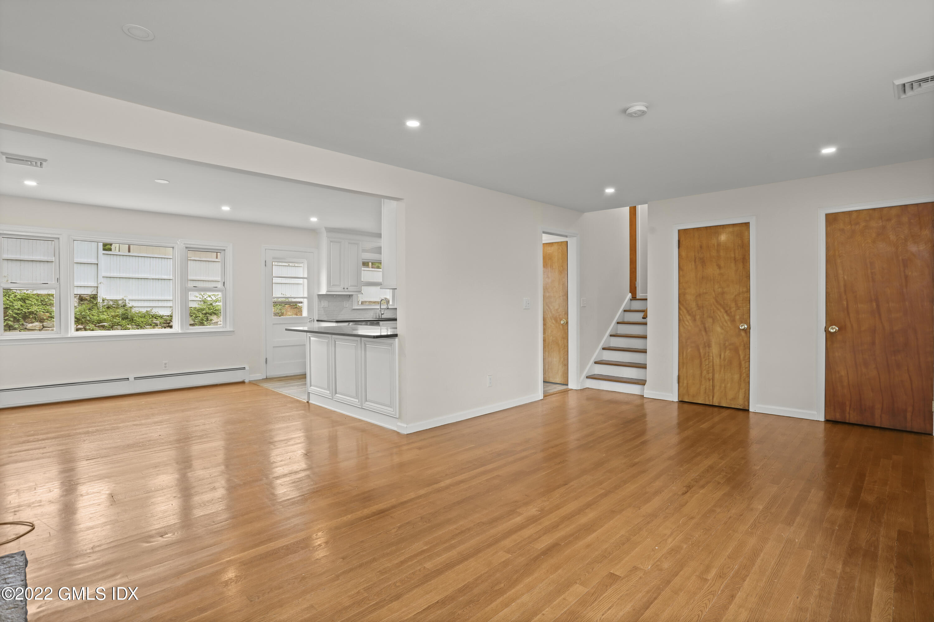 29 Thorn Hill Road Riverside, CT 06878 - Photo 6 of 37 Living Room/Family Room