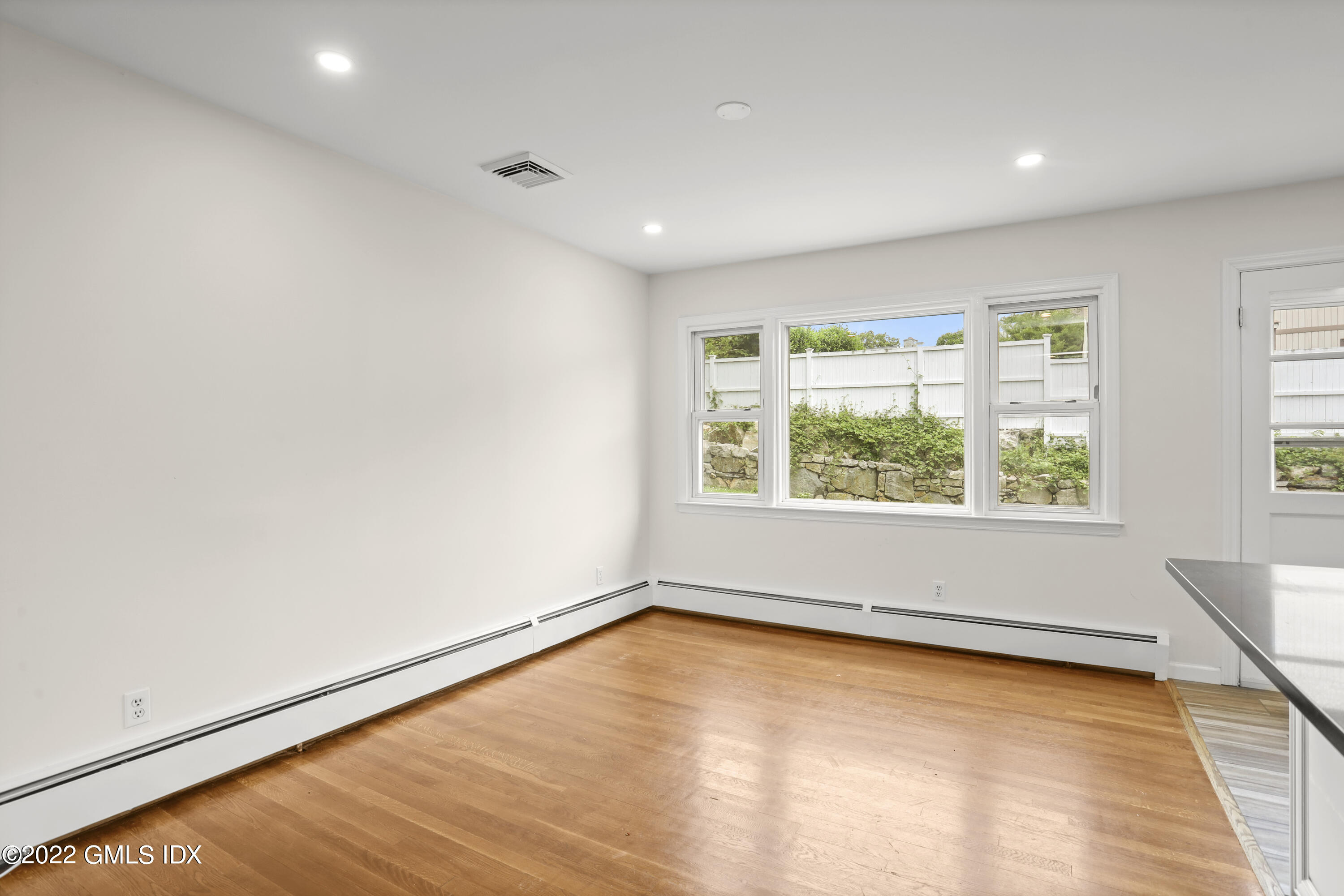 29 Thorn Hill Road Riverside, CT 06878 - Photo 7 of 37 Dining Area