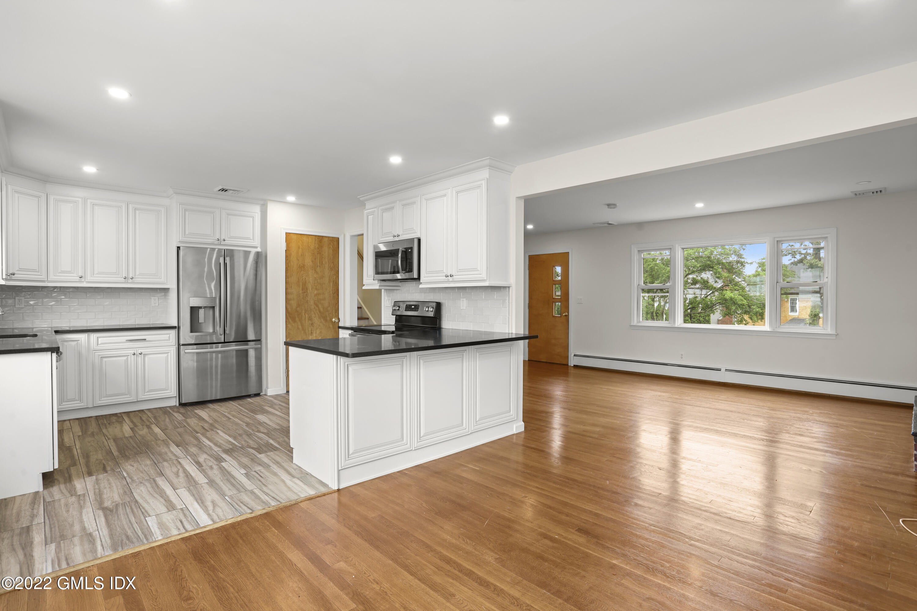 29 Thorn Hill Road Riverside, CT 06878 - Photo 9 of 37 Kitchen/Dining