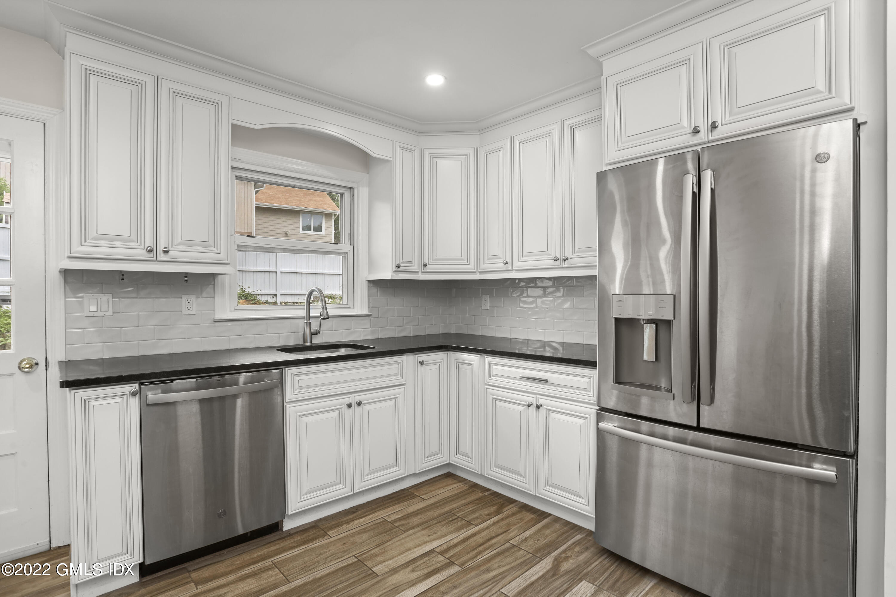 29 Thorn Hill Road Riverside, CT 06878 - Photo 10 of 37 kitchen