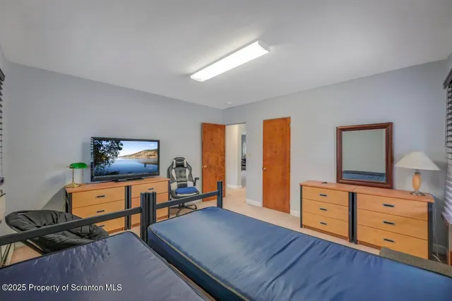 a view of livingroom with furniture