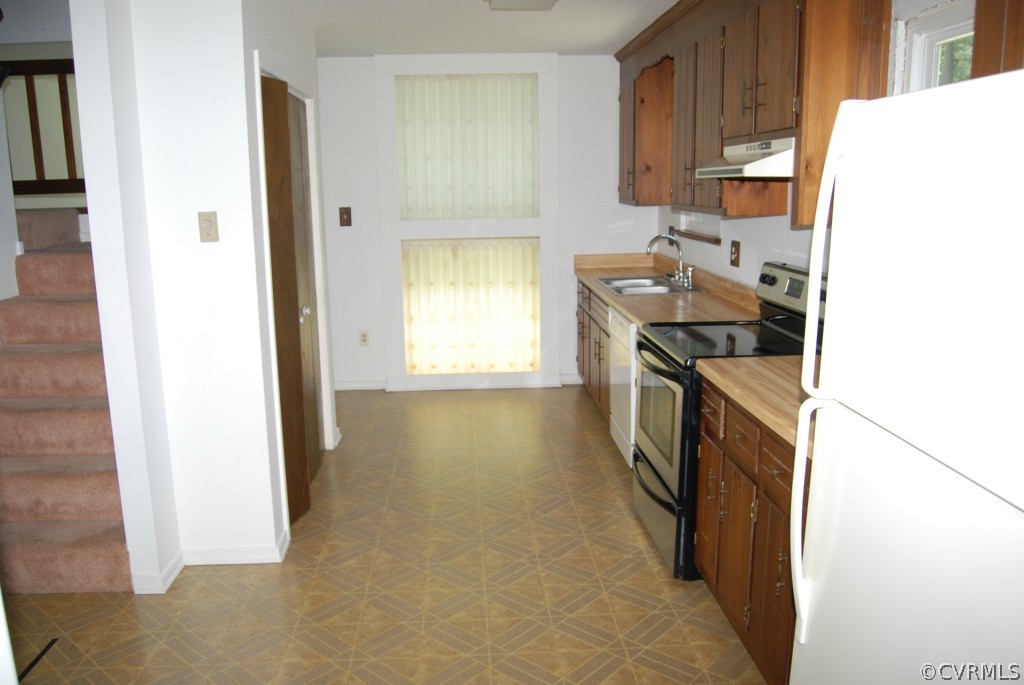 8512 Hann Road North Chesterfield, VA 23236 - Photo 16 of 23 a utility room with a sink a washer and dryer