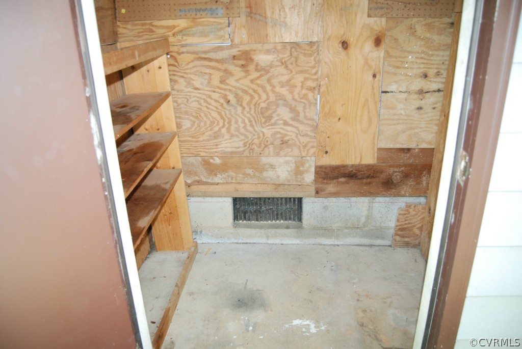 8512 Hann Road North Chesterfield, VA 23236 - Photo 6 of 23 a view of entryway