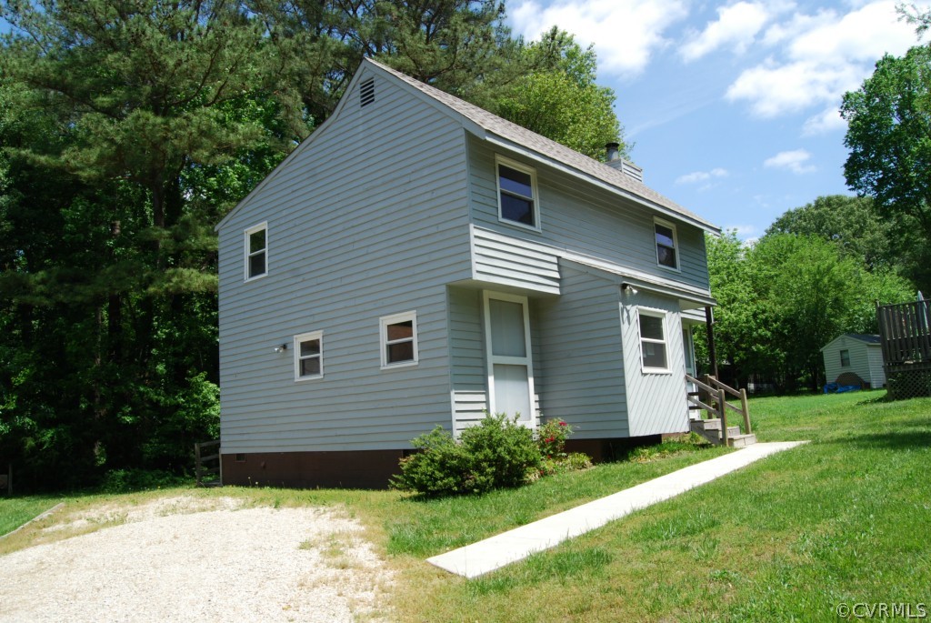 8512 Hann Road North Chesterfield, VA 23236 - Photo 9 of 23 a backyard of a white house