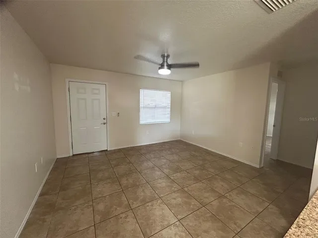 $2,400 | 1015 61st Ave Drive East, Bradenton, FL 34203