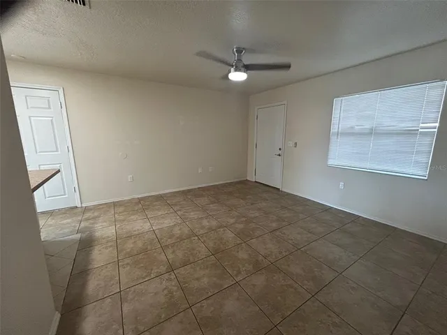 $2,400 | 1015 61st Ave Drive East, Bradenton, FL 34203