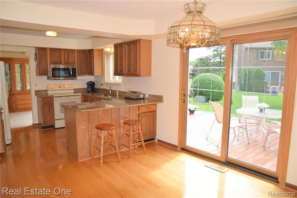 745 Lion Street Rochester Hills, MI 48307 - Photo 20 of 80