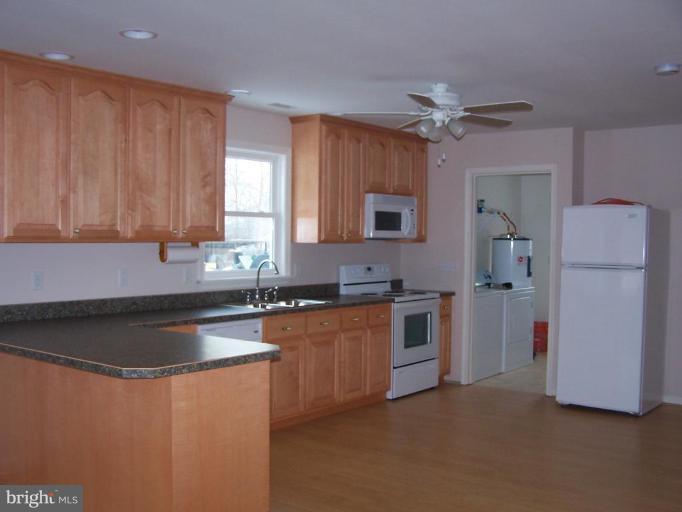 417 Dominion Road Chester, MD 21619 - Photo 9 of 16 WONDERFUL KITCHEN!