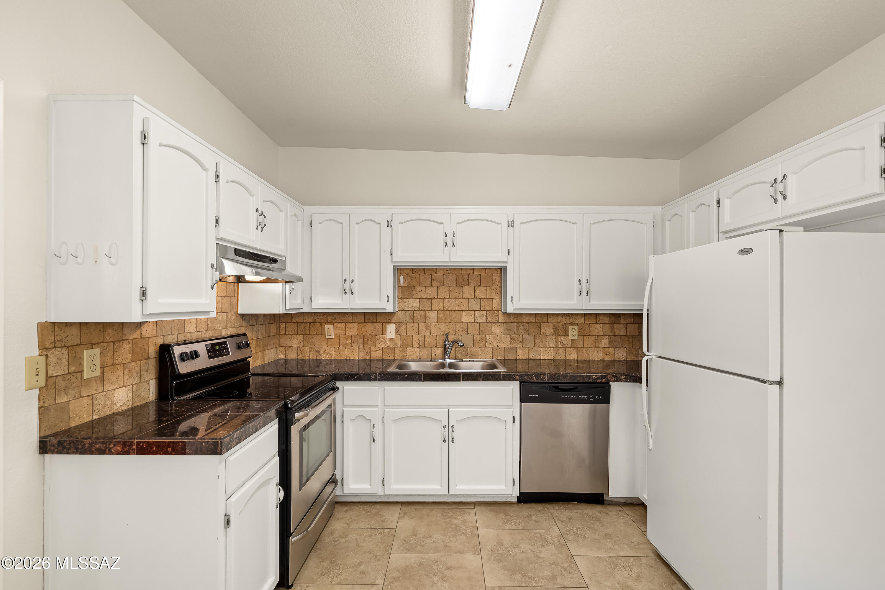 6224 North Rockglen Road Tucson, AZ 85704 - Photo 9 of 26 Kitchen