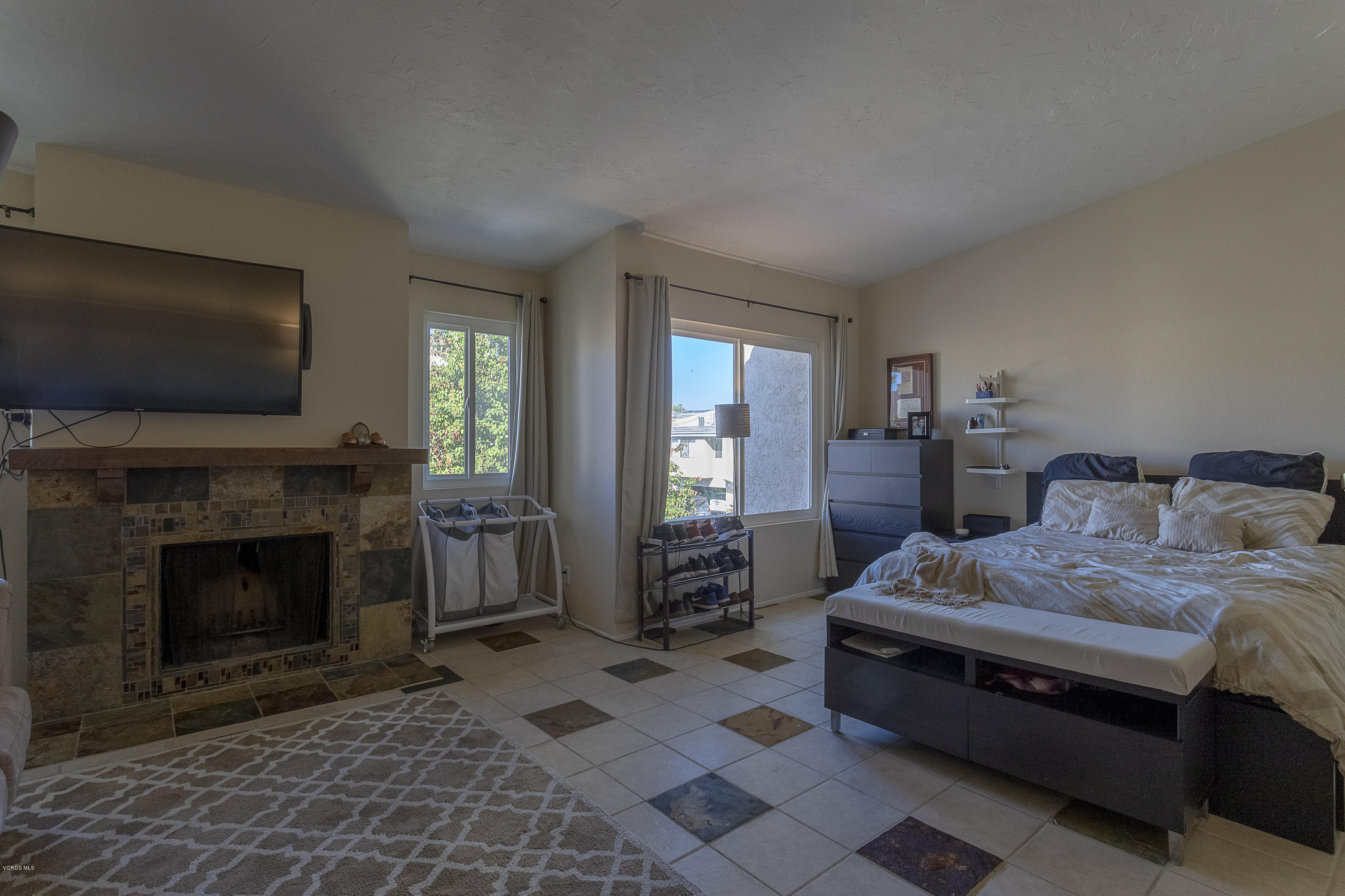 1898 Stow Street Simi Valley, CA 93063 - Photo 12 of 20 Master bedroom