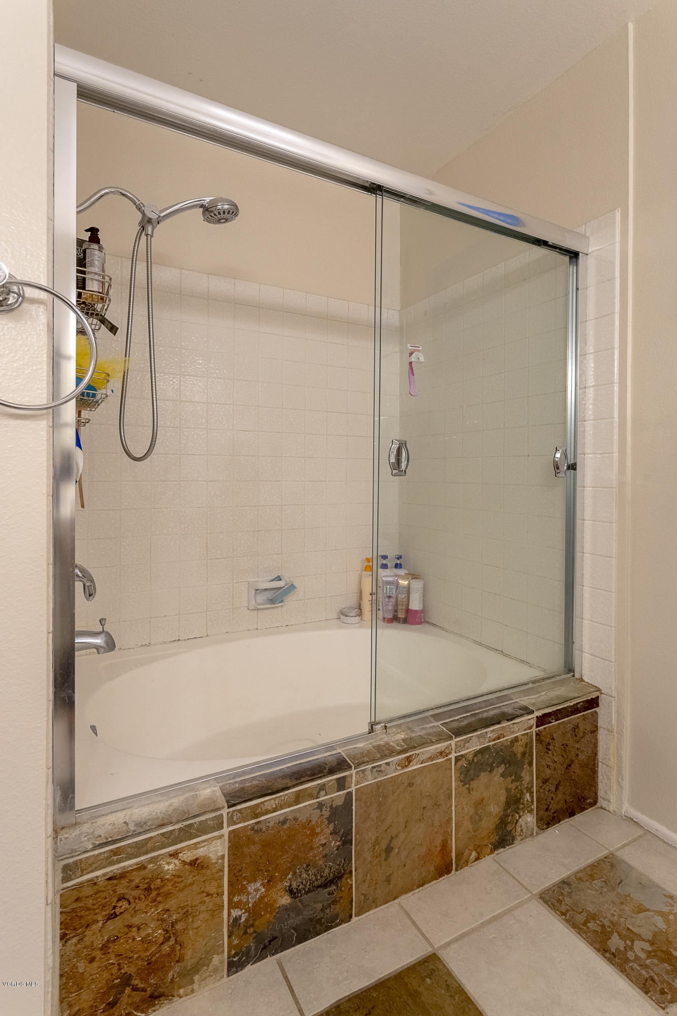 1898 Stow Street Simi Valley, CA 93063 - Photo 16 of 20 Master bathroom