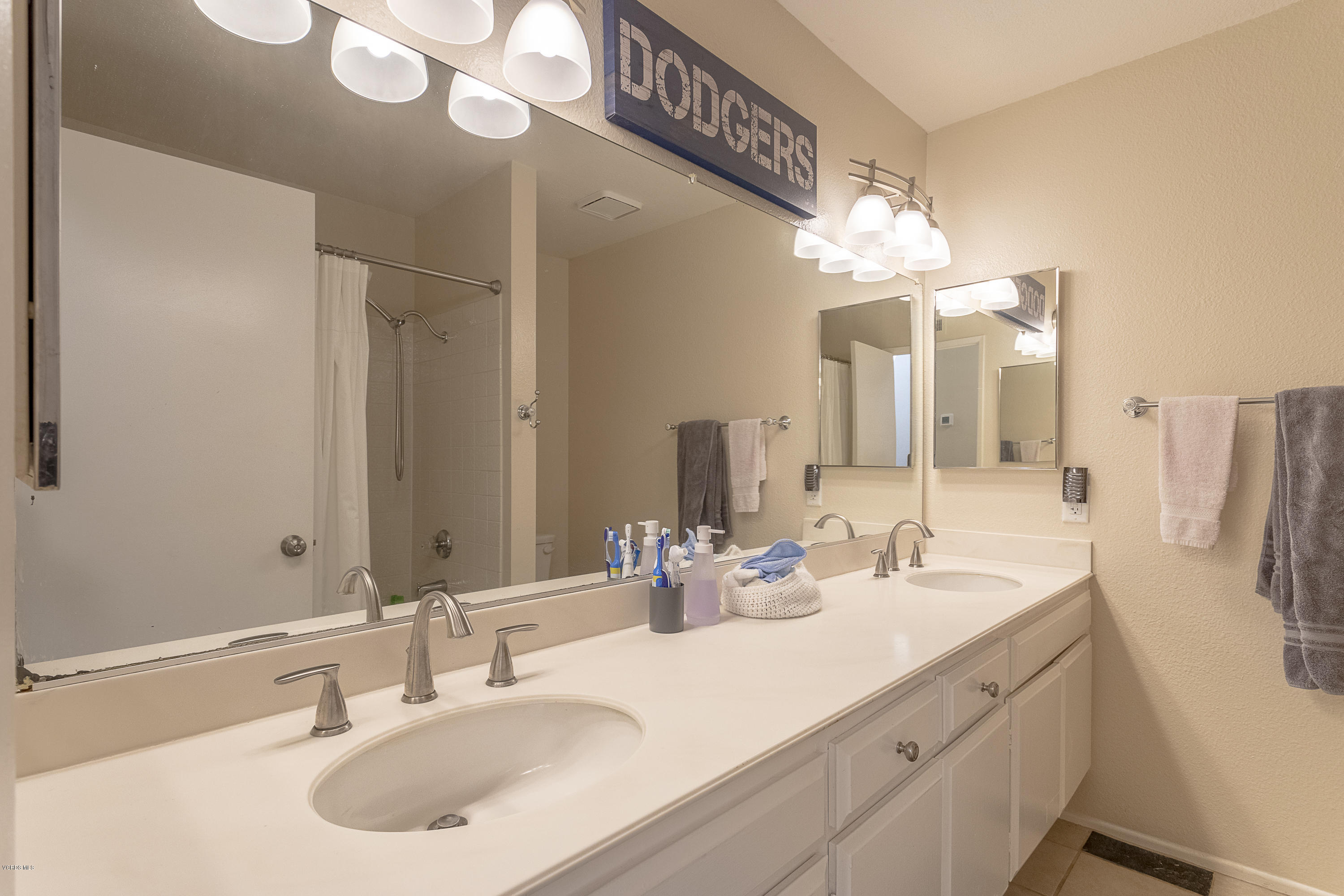 1898 Stow Street Simi Valley, CA 93063 - Photo 17 of 20 Upstairs hall bathroom
