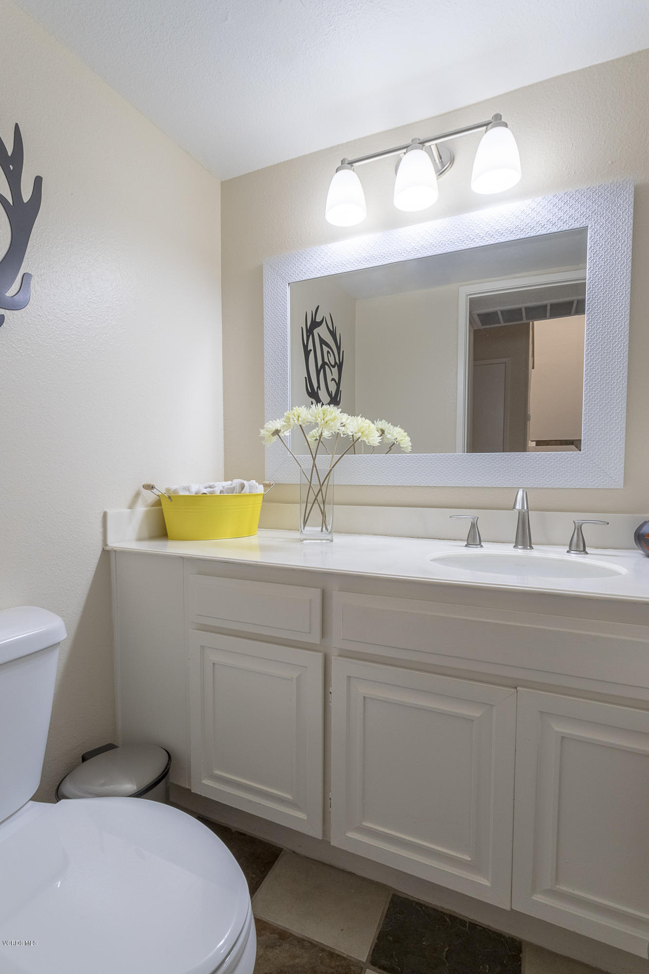 1898 Stow Street Simi Valley, CA 93063 - Photo 18 of 20 Half bathroom