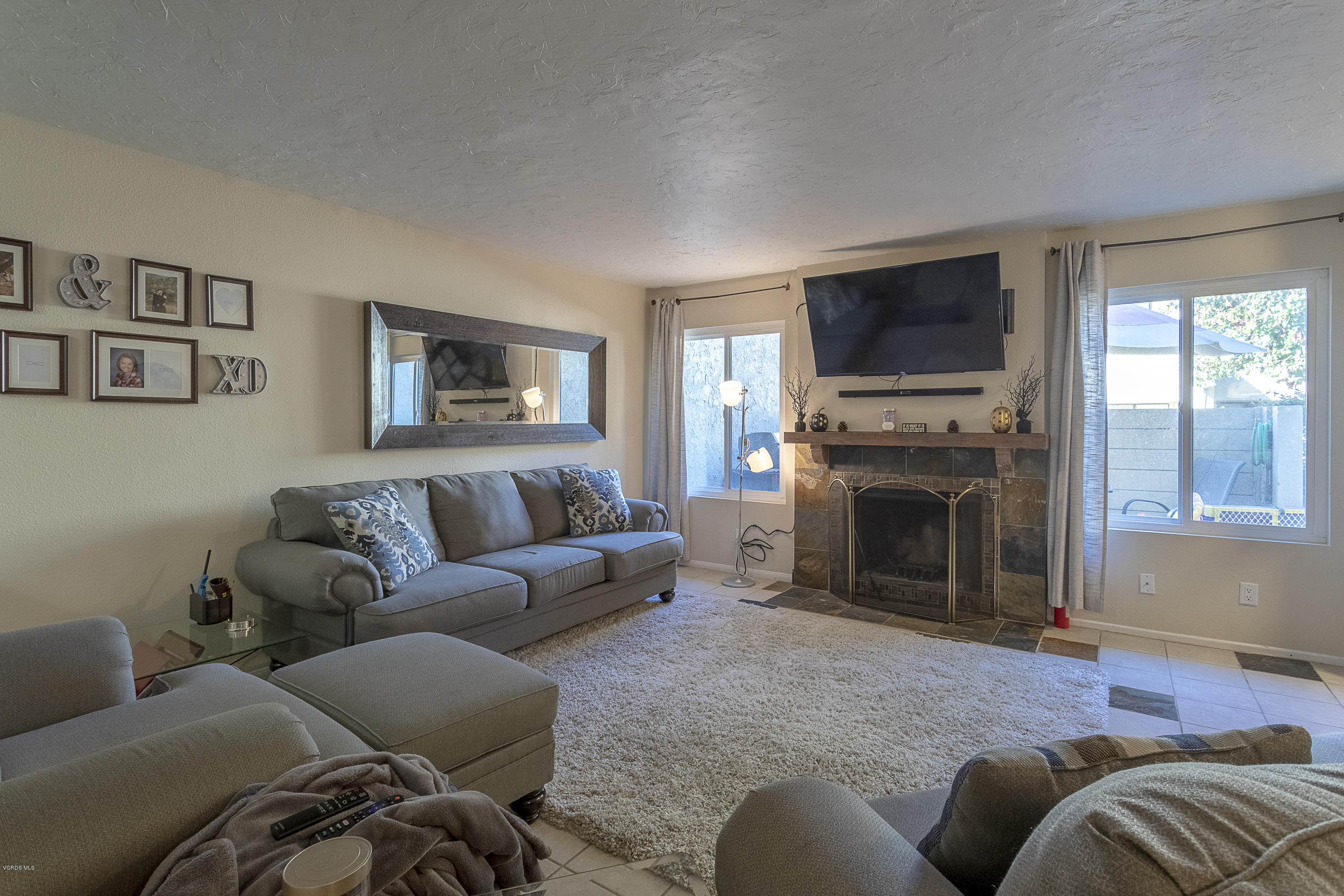 1898 Stow Street Simi Valley, CA 93063 - Photo 3 of 20 Family room