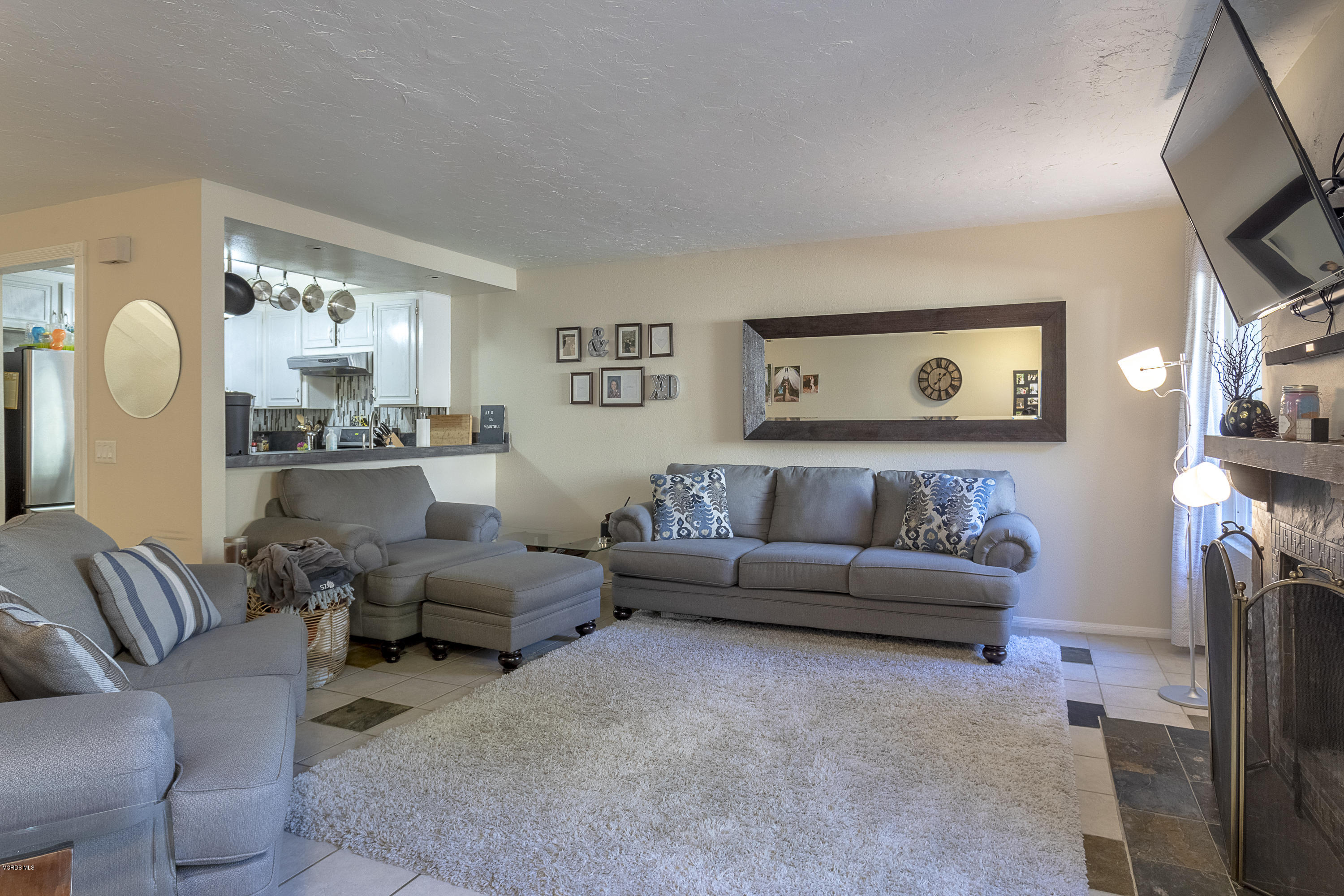 1898 Stow Street Simi Valley, CA 93063 - Photo 5 of 20 Family room