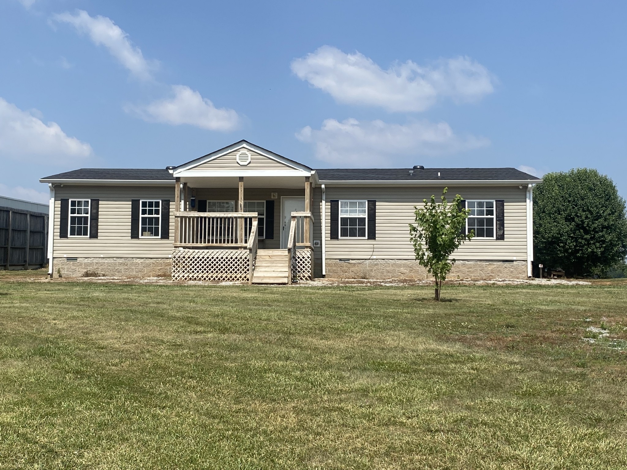 5202 Doss Road Springfield, TN 37172 - Photo 1 of 33 a front view of a house with a yard