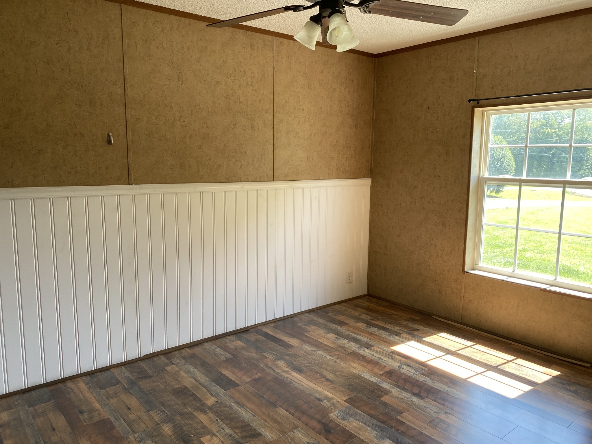 5202 Doss Road Springfield, TN 37172 - Photo 23 of 33 an empty room with a window and a ceiling fan