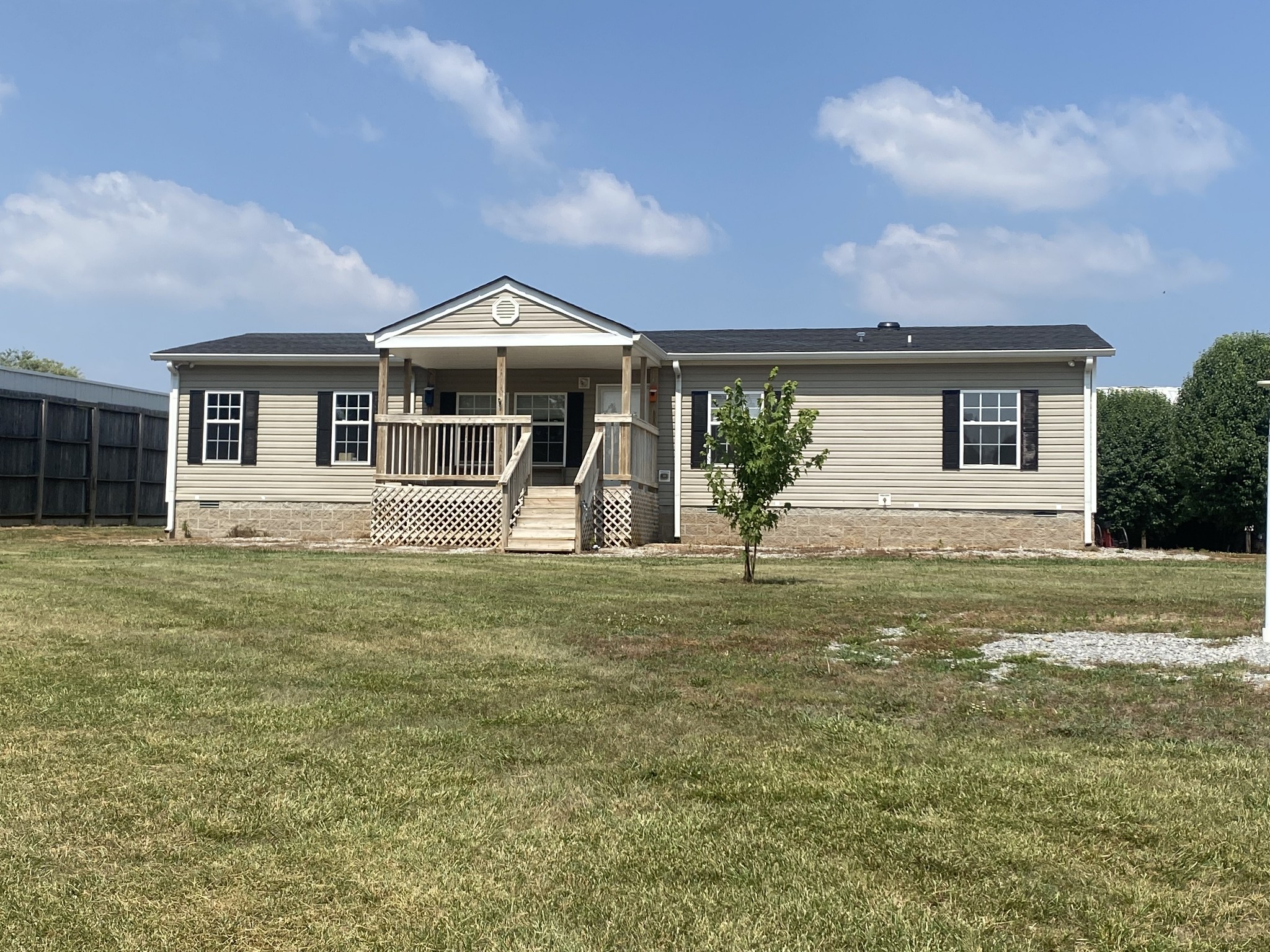 5202 Doss Road Springfield, TN 37172 - Photo 31 of 33 a front view of a house with a yard