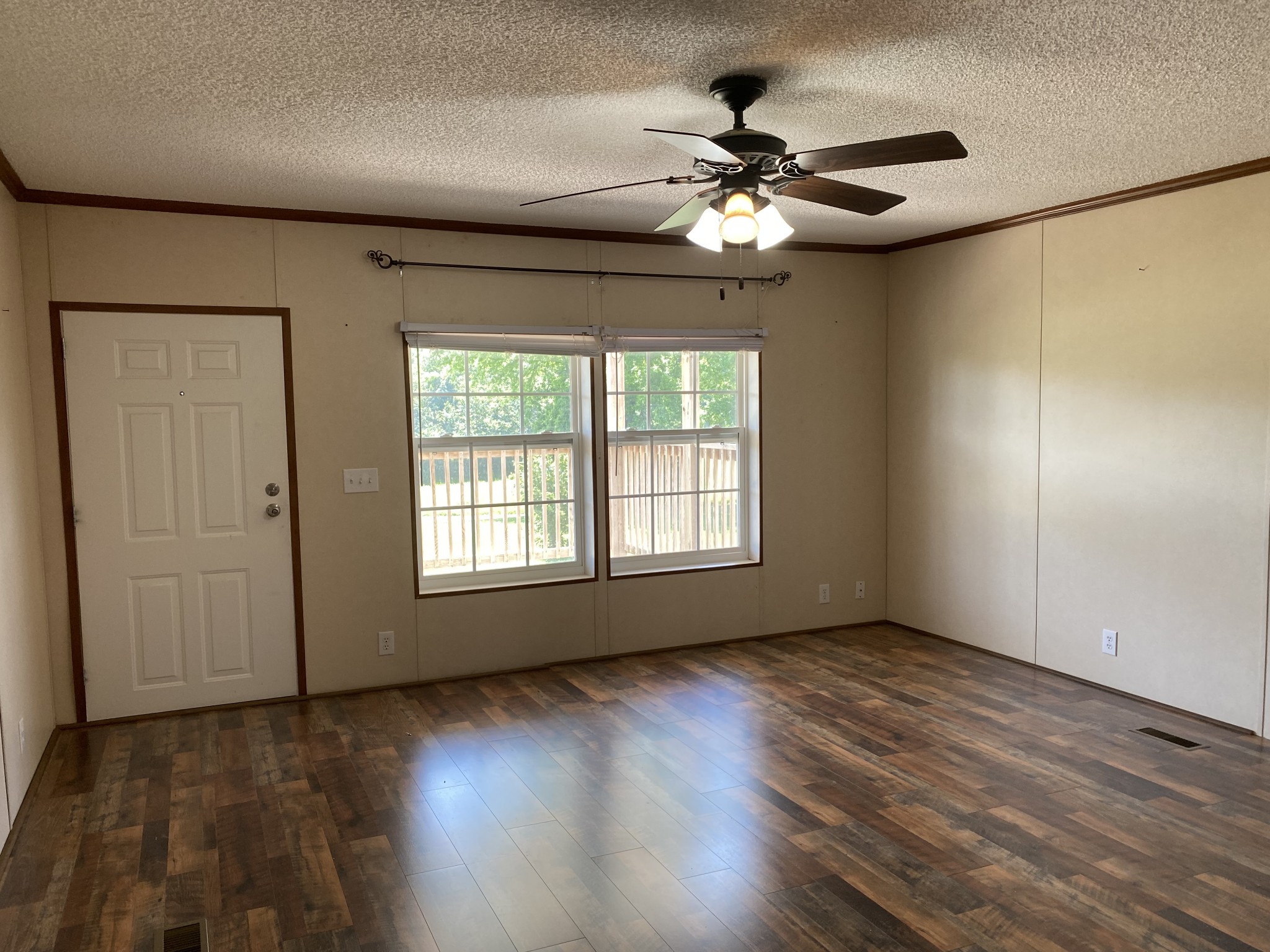 5202 Doss Road Springfield, TN 37172 - Photo 7 of 33 a view of an empty room with wooden floor and a window