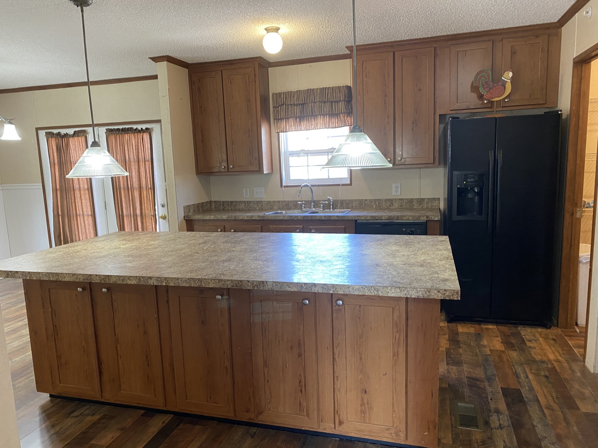 5202 Doss Road Springfield, TN 37172 - Photo 10 of 33 a kitchen with granite countertop wood cabinets and refrigerator