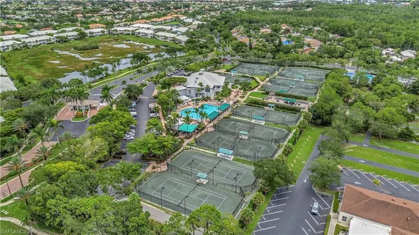 $680,000 | 1335 Old Oak Lane, Naples, FL 34110