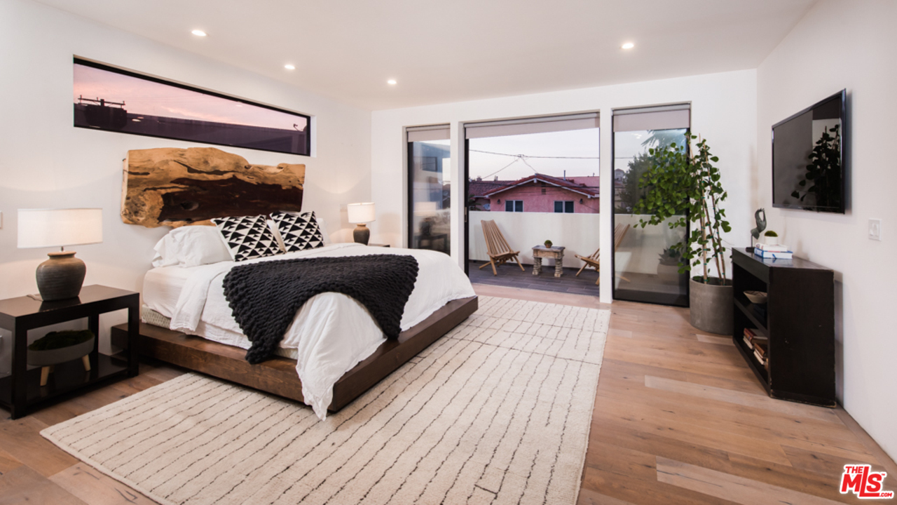 343 28th Avenue Venice, CA 90291 - Photo 6 of 26