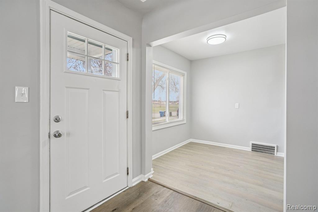 3963 Hubbard Street Wayne, MI 48184 - Photo 4 of 30