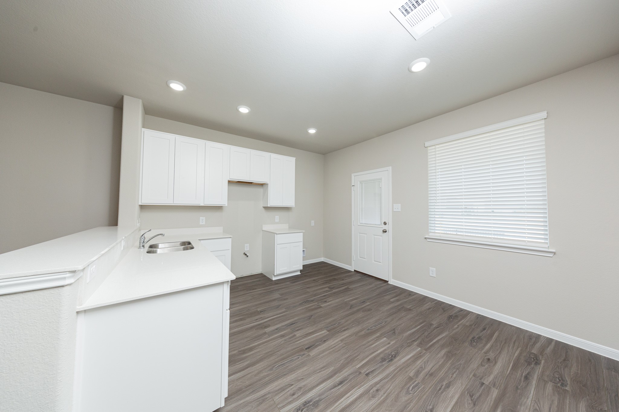 9258 Grace Rdg Drive Willis, TX 77318 - Photo 6 of 24 a view of utility room with washer and dryer