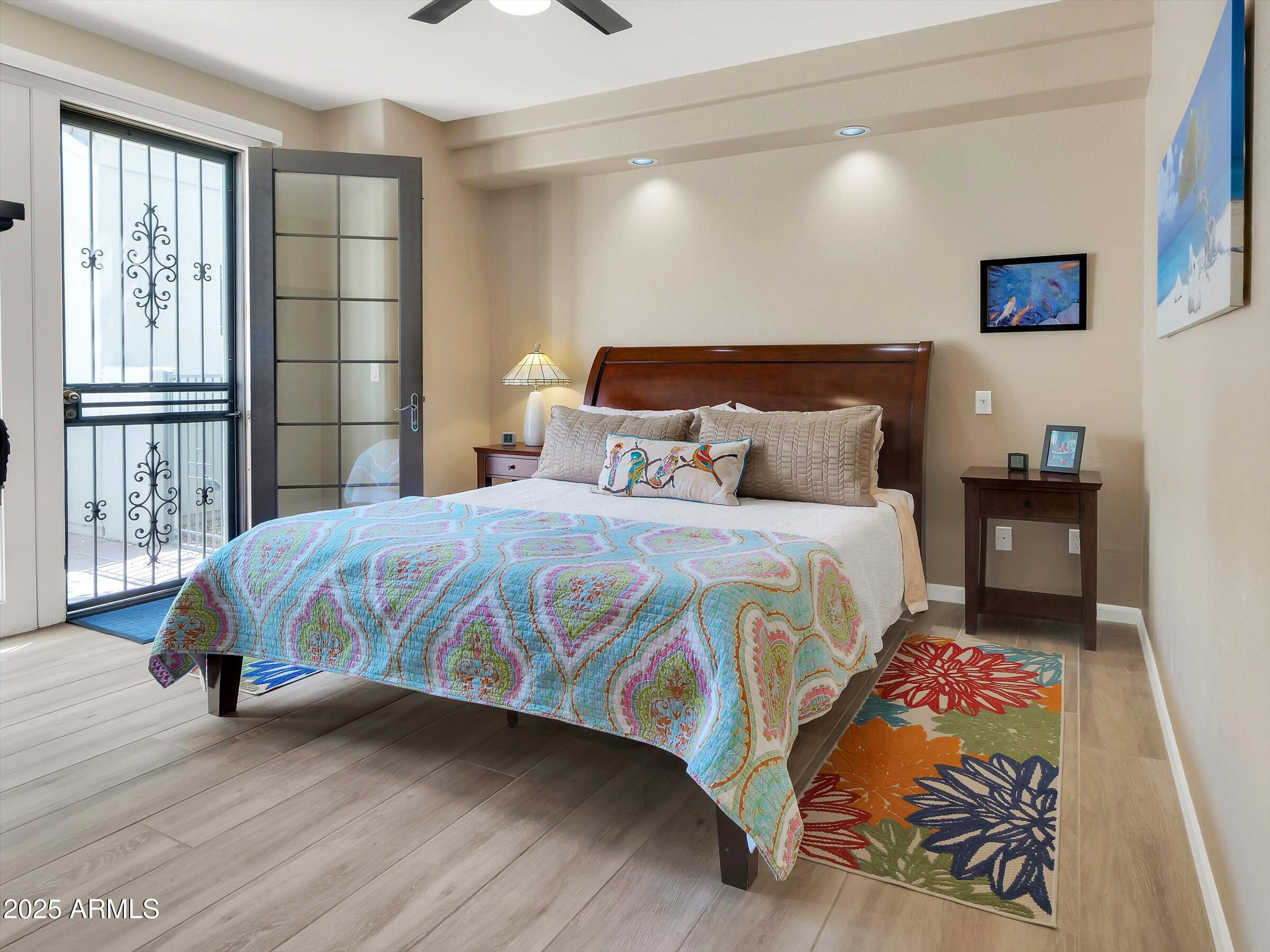 7700 East Gainey Ranch Road, Unit 120 Scottsdale, AZ 85258 - Photo 21 of 57 a bedroom with a bed and painting on the wall