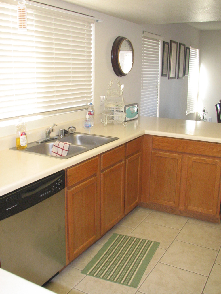 5032 West Tonto Road Glendale, AZ 85308 - Photo 7 of 28 7 Kitchen