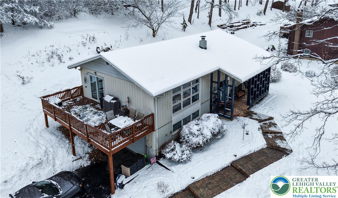 6838 Lime Kiln Road Slatington, PA 18080 - Photo 5 of 60 a living room with furniture